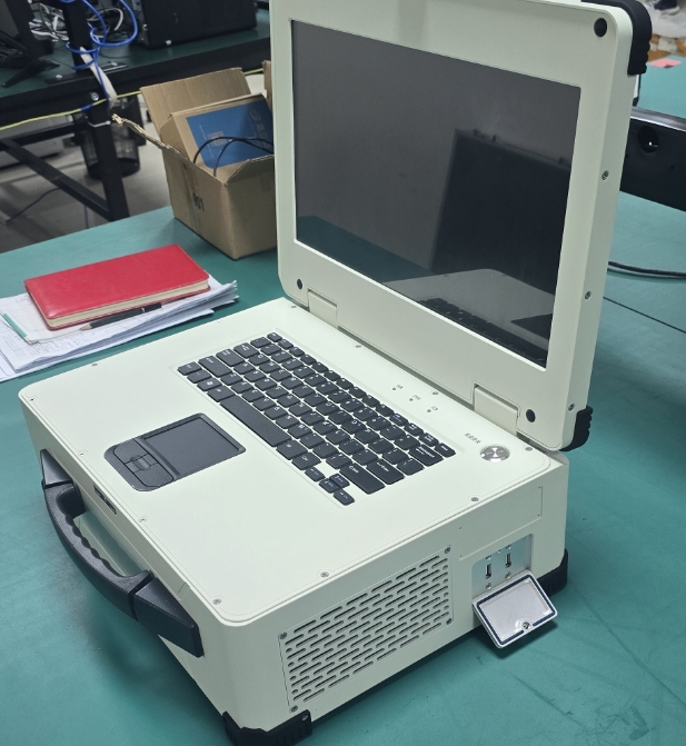 15.6寸PXIE加固便攜機(jī)